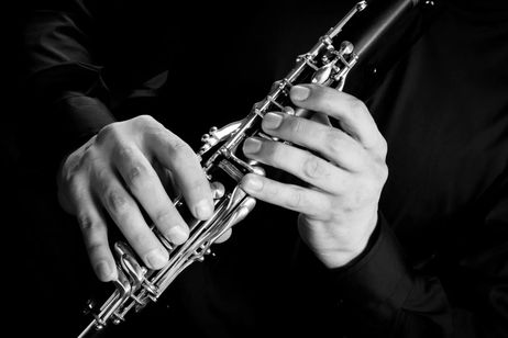 La inteligencia artificial ha identificado mal un "arma" en este colegio. No era tal, sino un instrumento musical