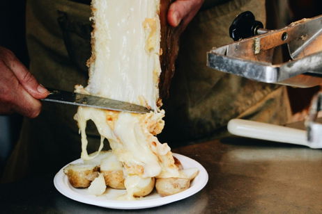 Comer queso podría prevenir esta enfermedad asociada al cerebro, aunque existen algunos matices que debes conocer Comer queso podría prevenir esta enfermedad asociada al cerebro, aunque existen algunos matices que debes conocer