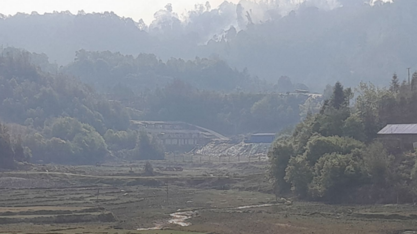 Tierras de cultivo abandonadas cerca de sitios de extracción de tierras raras en Myanmar