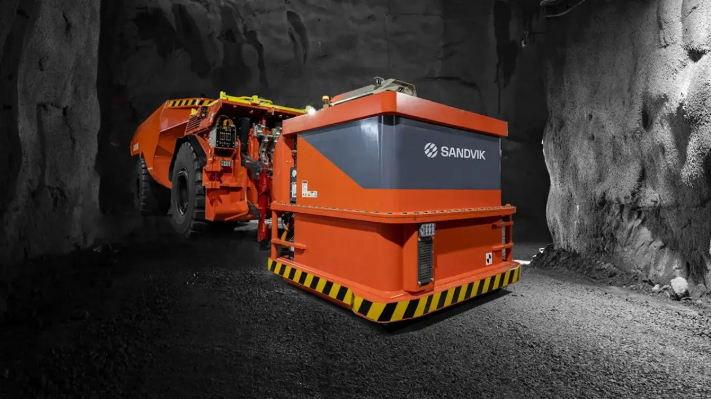 El Sandvik TH550B cuenta con un sistema automático de cambio de batería
