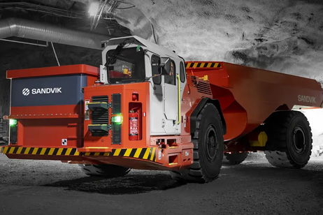 Pesan 50 toneladas, ayudan a extraer oro y son totalmente eléctricos: estos camiones revolucionarán la minería Pesan 50 toneladas, ayudan a extraer oro y son totalmente eléctricos: estos camiones revolucionarán la minería