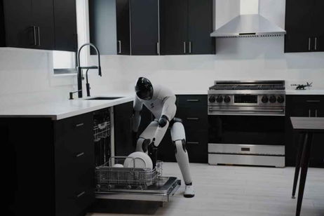 Ya no tendrás que agacharte para poner el lavavajillas: este robot humanoide lo hará por ti Ya no tendrás que agacharte para poner el lavavajillas: este robot humanoide lo hará por ti