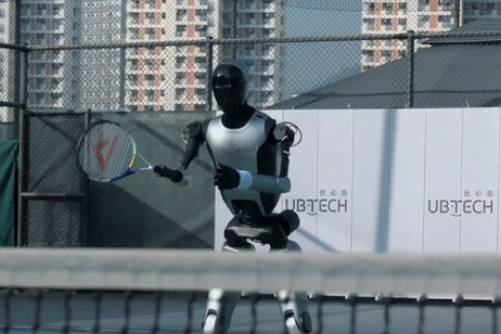 Esta compañía china ha puesto a prueba a su robot humanoide más avanzado en una pista de tenis