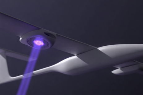 Esta tecnología promete drones con vuelos infinitos: así funciona la recarga por láser a kilómetros de distancia