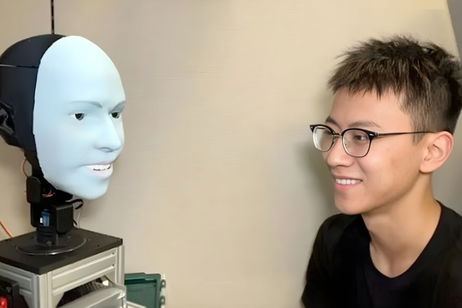 Este robot impulsado por IA es capaz de reconocer tus caras e imitarlas, pero no sabemos si nos transmite sorpresa o miedo Este robot impulsado por IA es capaz de reconocer tus caras e imitarlas, pero no sabemos si nos transmite sorpresa o miedo
