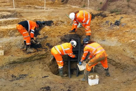 Iban a construir una central nuclear y acabaron descubriendo una tumba anglosajona con un caballo, guerreros y monedas