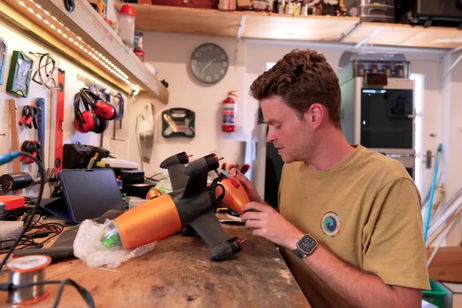 Un padre y su hijo baten un récord mundial: han creado el dron más rápido del planeta