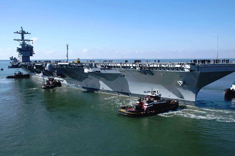 Pesa 100.000 toneladas y ha empezado su primer test en mar abierto: el portaaviones más moderno de USA en marcha