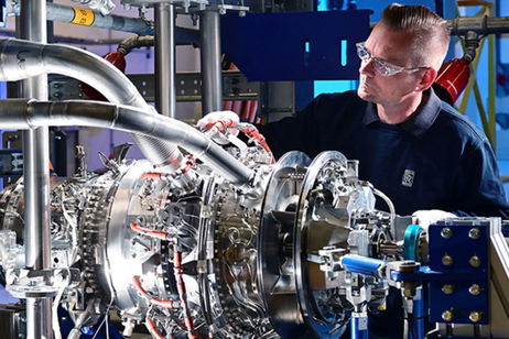 Rolls-Royce se pasa a los motores híbridos pretende reducir las emisiones de la aviación con este diseño