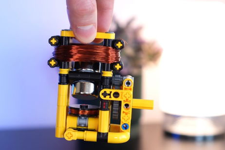 Bloques de LEGO e imanes: así es el curioso motor eléctrico que ha construido un youtuber Bloques de LEGO e imanes: así es el curioso motor eléctrico que ha construido un youtuber