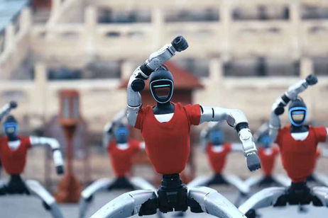 Robots humanoides chinos exhiben sus habilidades con el Kung Fu frente a uno de los mayores templos de Pekín Robots humanoides chinos exhiben sus habilidades con el Kung Fu frente a uno de los mayores templos de Pekín