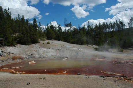 El géiser ácido más grande del mundo cobra vida después de seis años inactivo El géiser ácido más grande del mundo cobra vida después de seis años inactivo