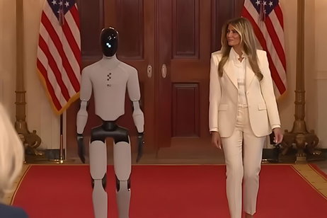 El primer robot humanoide de fabricación estadounidense acompañó a Melania Trump a la cumbre de IA