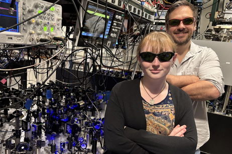 Los sistemas de computación cuántica con trampa de iones a gran escala se acercan cada vez más a la realidad