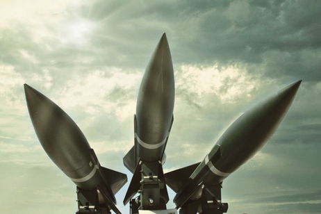 Donald Trump quiere más misiles y por eso ha elegido a esta empresa: va a fabricar cientos de ellos para el ejército