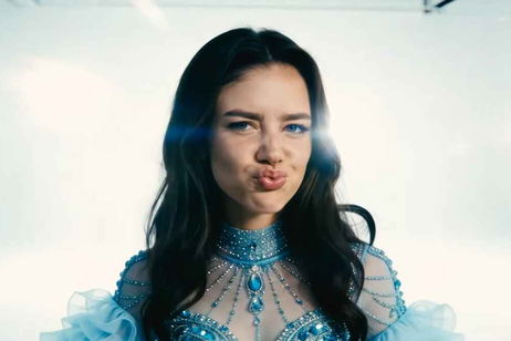 Tilly Norwood, la primera 'actriz' generada con IA, lanza un vídeo musical antes de los Oscar. El resultado es atroz