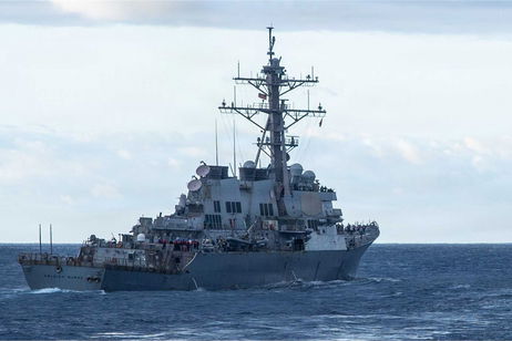 Destructor estadounidense de 9.600 toneladas con defensa antimisiles y tecnología de guerra antisubmarina acaba de desplegarse