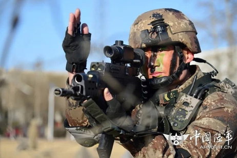 El Ejército chino desarrolla una pistola electromagnética silenciosa capaz de disparar 2.000 proyectiles por minuto