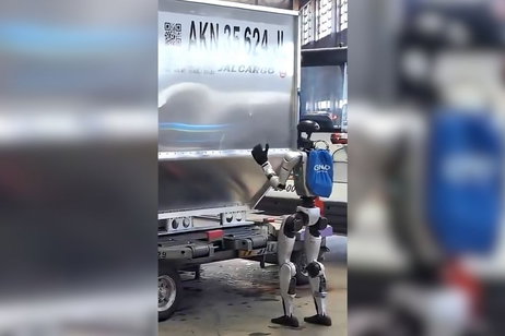 El aeropuerto japonés de Haneda despliega el servicial robot humanoide Unitree G1 para ayudarte con el equipaje
