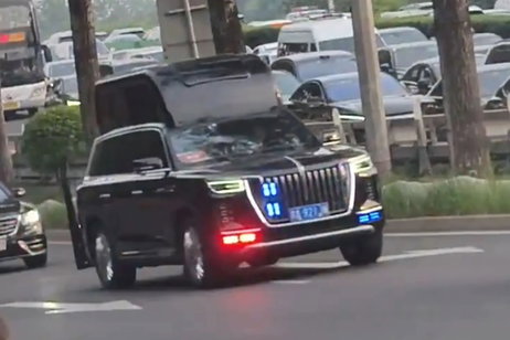 El misterioso convoy de Trump en Pekín: el enigma de los gigantescos todoterrenos chinos con techos modificados