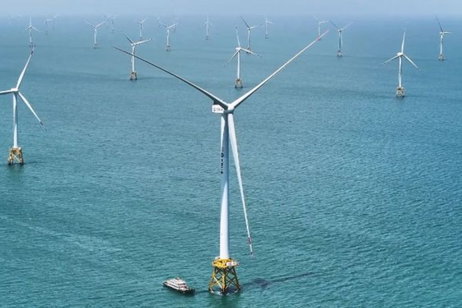 China instala el mayor aerogenerador flotante del mundo con capacidad para abastecer a 24.000 hogares