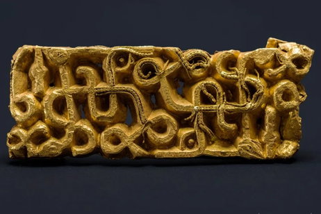 Se encuentra una rara vaina de espada de guerrero de 1500 años de antigüedad bajo un árbol caído en Noruega Se encuentra una rara vaina de espada de guerrero de 1500 años de antigüedad bajo un árbol caído en Noruega